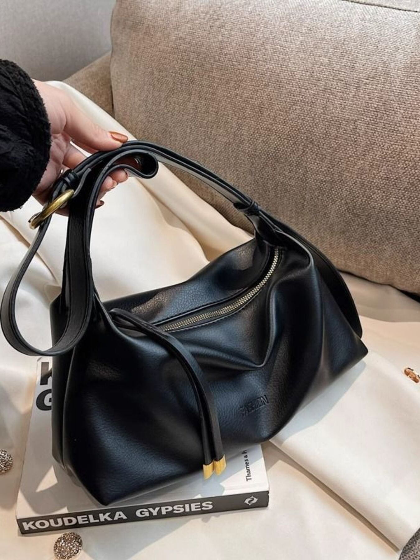 73e2479312d04fdd862becac69503027-Max